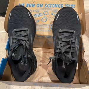 Brand new in box sneakers Brooks